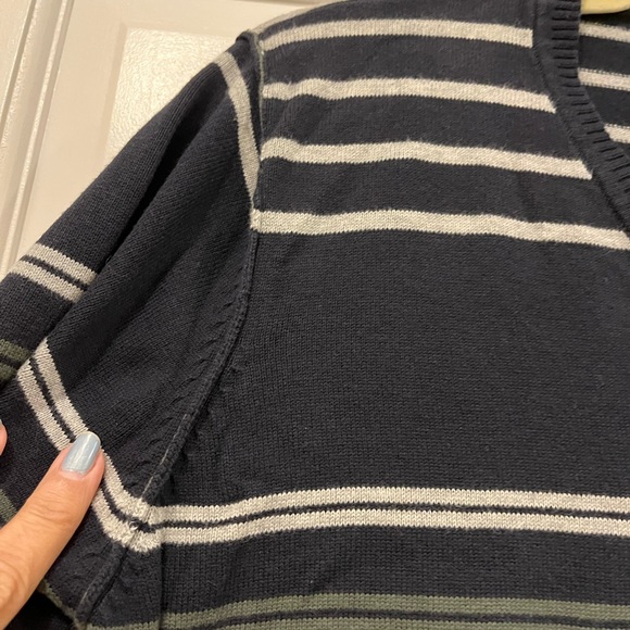 - Casual unisex black sweater with horizontal white and green stripes - Picture 4 of 9